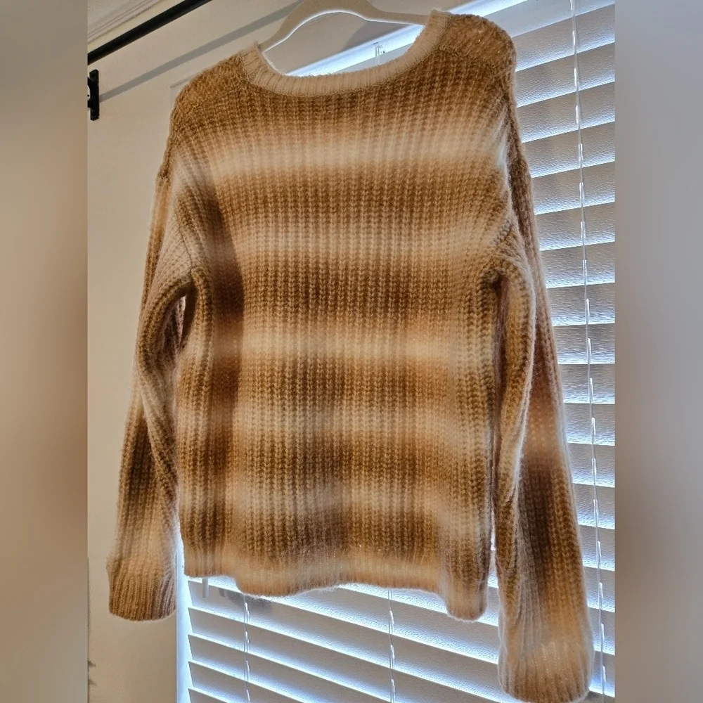 Caslon Size M Caramel and Cream Zig Zag Sweater